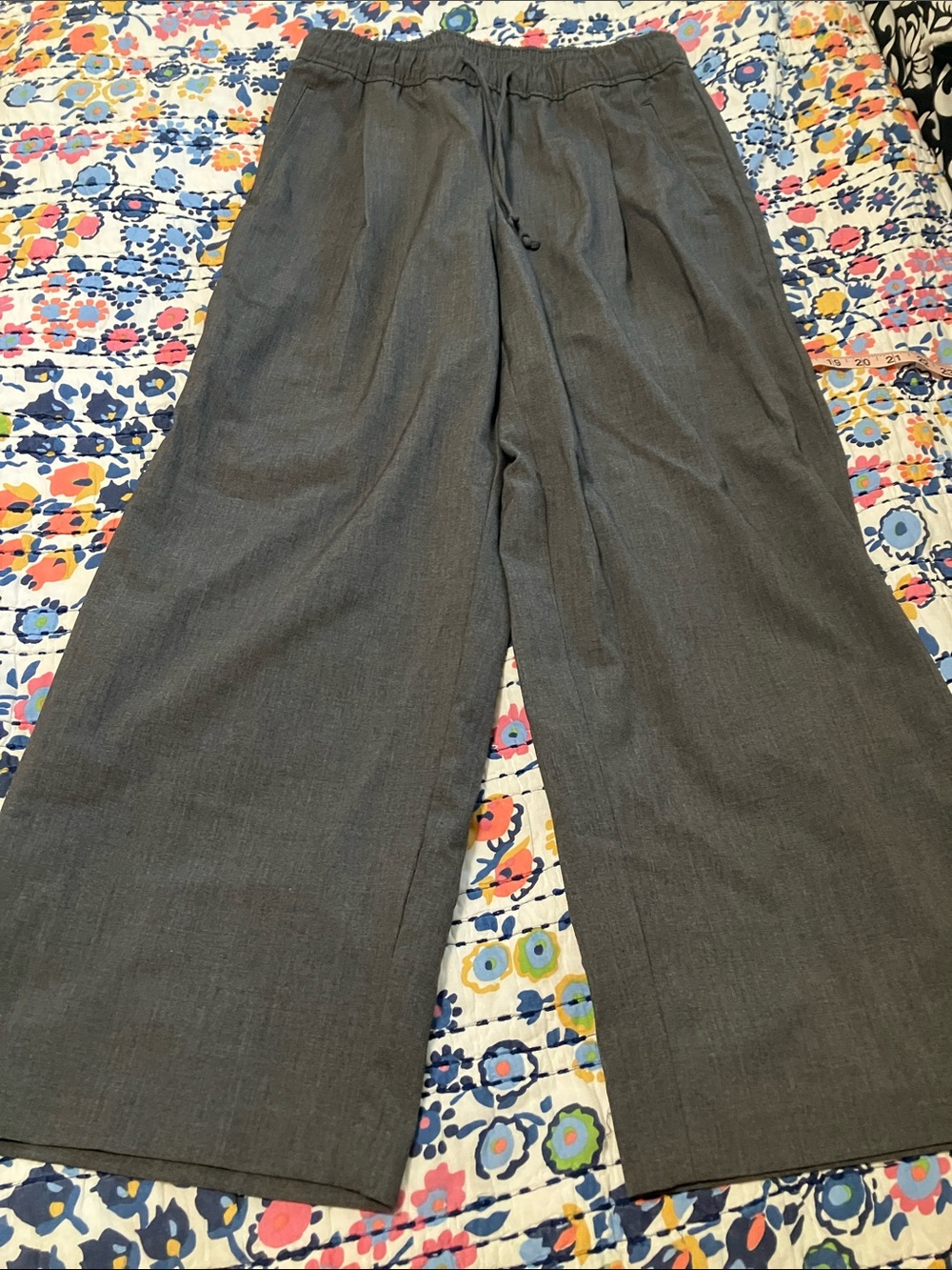 Old Navy Women’s Charcoal Wide-Leg Drawstring Pants